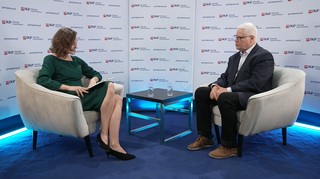 Prof. Hausner: Firmy powinny zadbać o pracowników, a nie o zadania dla nich