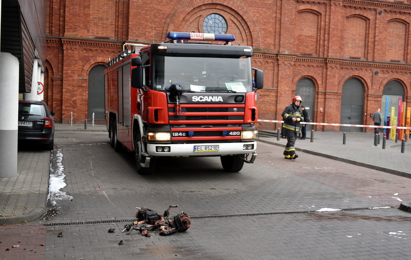 straż pożarna przed kinem w Manufakturze w Łodzi