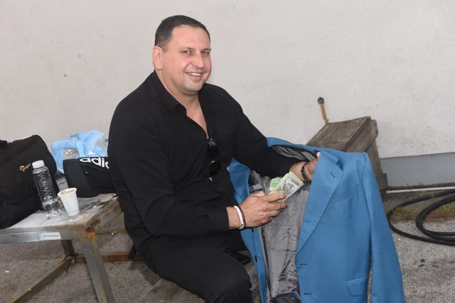"ELITNA PROSTITUTKA KOJOJ SU DAVALI 4.000 ZA S...!" Taki se obrušio na Staniju