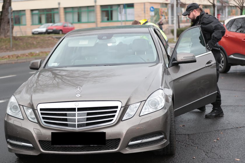 Pijany kierowca zaatakował policjantów