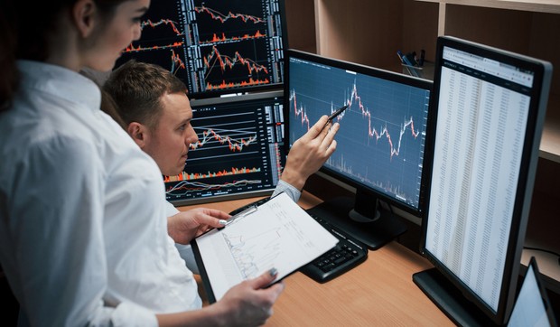 berza investicije shutterstock 1358198027