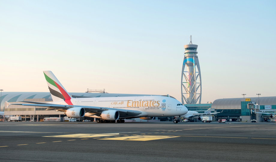 Lotnisko w Dubaju to hub linii lotniczych Emirates dysponujących największą na świecie flotą samolotów Airbus A380.