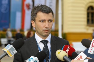 Rzońca: 500 plus nie powinno być z automatu wypłacane w tych rodzinach, w których porzuca się pracę [WYWIAD]