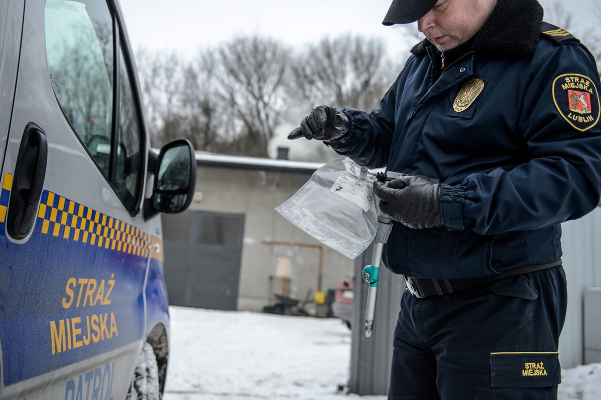 Nowe zakazy dotyczące pieców już obowiązują. Ruszyły kontrole, kary sięgają 5 tys. zł