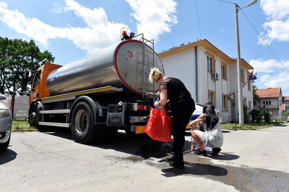 Celo naselje na Novom Beogradu BEZ VODE CEO DAN, a okolni kraj imaće umanjen pritisak: "Spremite zalihe"