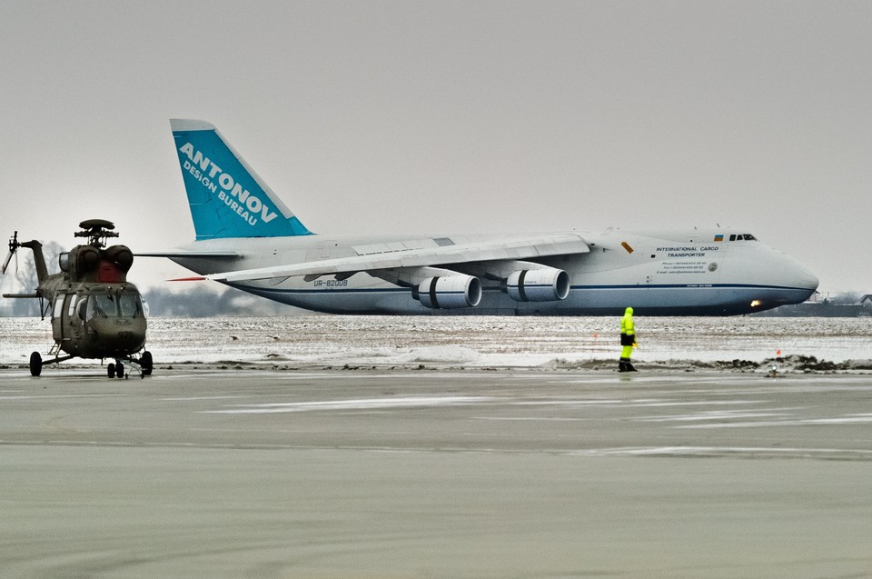 ŚWIDNIK AN-124 RUSŁAN LĄDOWANIE