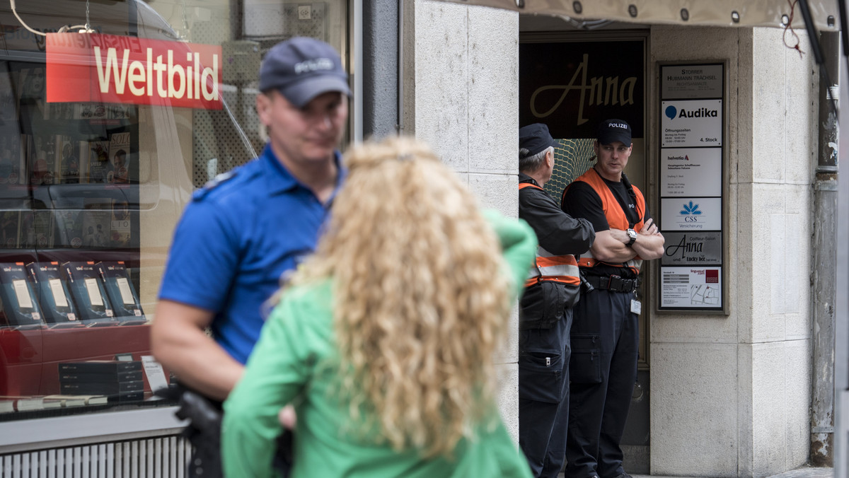 51-letni mężczyzna, który w poniedziałek na ulicach miasta Szafuza (niem. Schaffhausen) na północy Szwajcarii przy użyciu piły łańcuchowej zaatakował pięć osób, został schwytany - poinformowała wczoraj wieczorem szwajcarska agencja prasowa ATS.