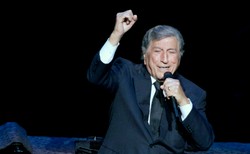 Tony Bennett ma 88 lat, śpiewa z Lady GaGą i wciąż "daje radę" na scenie [ZDJĘCIA]