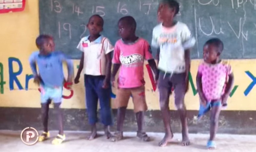 Džejn kao mala sa drugovima iz škole