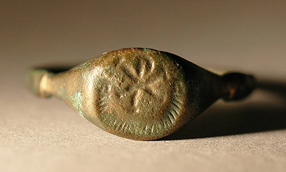 Hristov monogram na prstenu