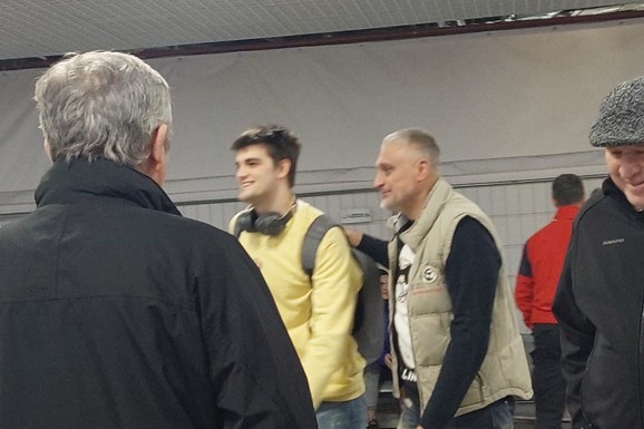 SIN ČEDE JOVANOVIĆA DOŠAO U SRBIJU Ponosni otac se oglasio: "Stigao iz Londona!", svaki njihov susret na aerodromu je PUN EMOCIJA: "Mihajla ćemo svi čuvati"