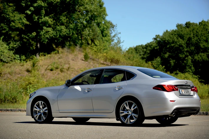 Infiniti Q70 2015 