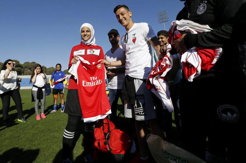Mesut Özil odwiedził obóz dla uchodźców