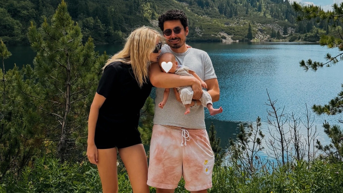 Známy spevák vyrazil na hory s partnerkou Sárou a malým synom Jonatánkom. Zdroj: IG/sara_slezakova