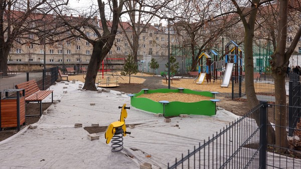 We wnętrzu podwórzowym Jaracza-Orzeszkowej-Wyszyńskiego-Nowowiejska dobiegły właśnie końca kompleksowe prace. 