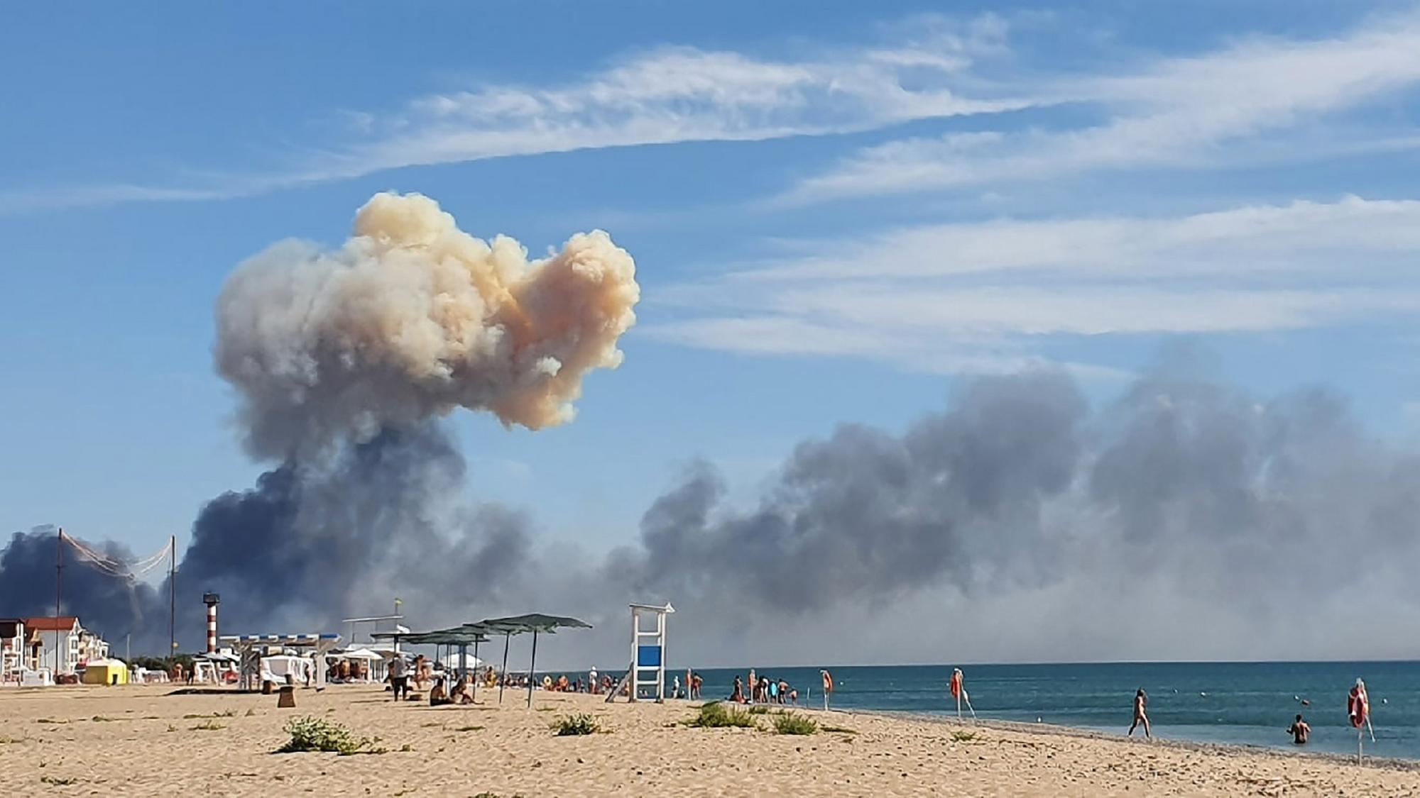 Dym stúpa po výbuchu na Kryme