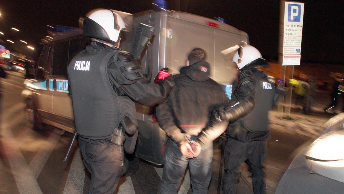Zarzut udziału w zbiegowisku Prokuratura Rejonowa Kielce-Wschód przedstawiła 17 osobom zatrzymanym po środowych zamieszkach, którymi zakończyła się manifestacja przeciwko umowie ACTA. Jeden mężczyzna usłyszał zarzut znieważenia policjantów.