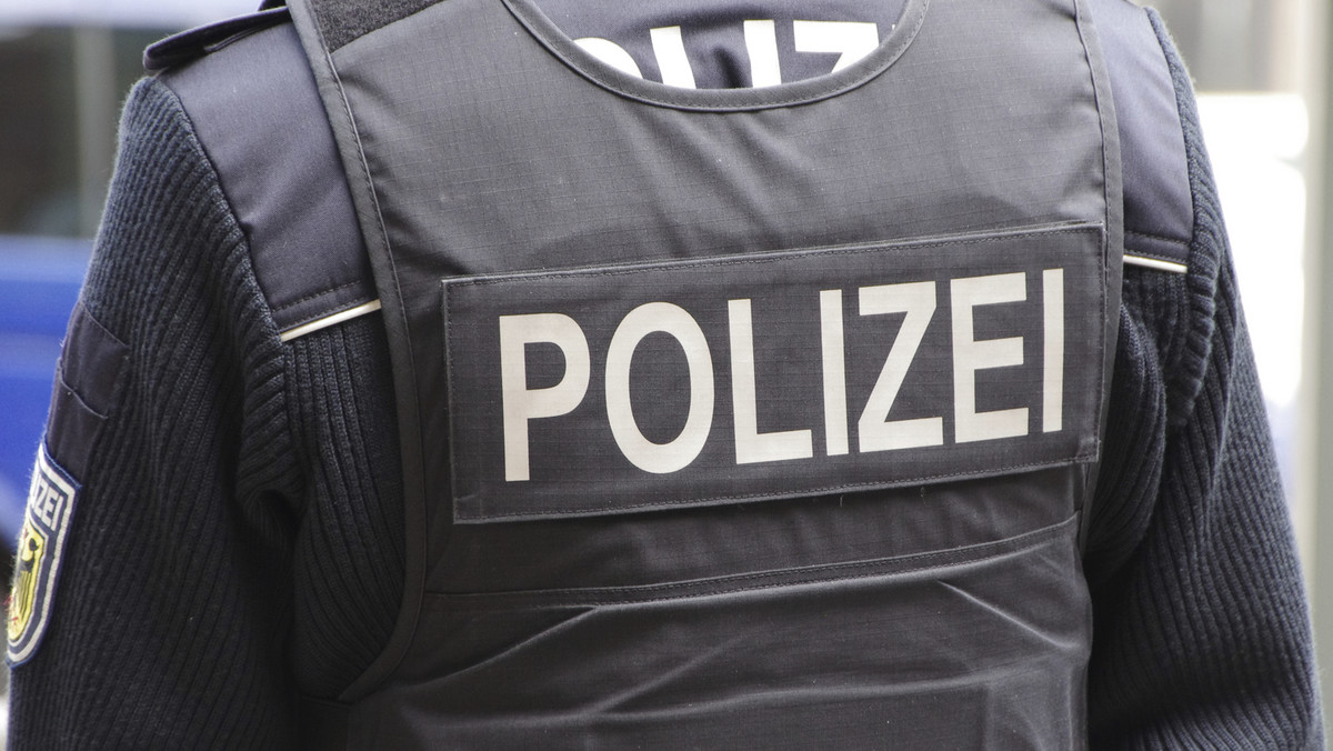 Grupa młodych mężczyzn podpaliła w Berlinie bezdomnego, który był przykryty kartonami. Jak ustaliło radio RMF FM, poszkodowany mężczyzna pochodził z Polski. Po publikacji nagrania z monitoringu sprawcy zgłosili się sami na policję.