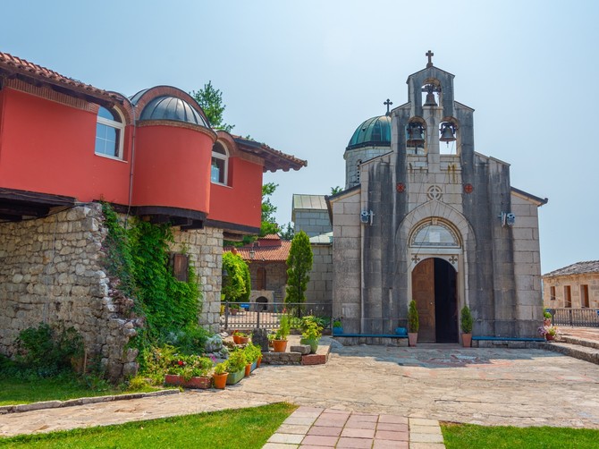 Manastir Tvrdoš
