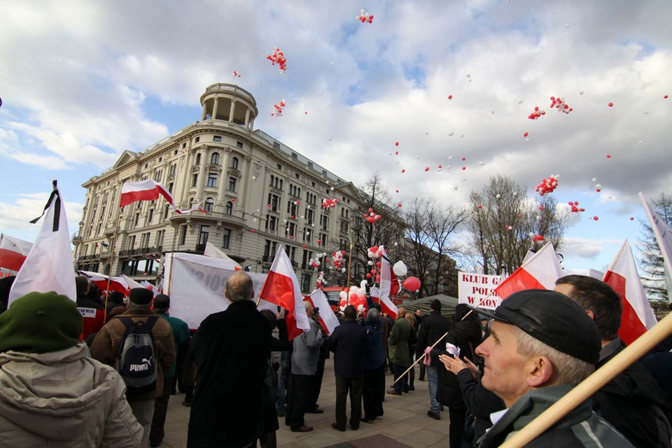 Tlum przed palacem prezydenckim, fot. Paweł Lewandowski