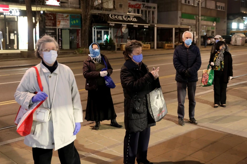 Penzionerima je do skoro bio omogućen izlazak samo jednom nedeljno u kupovinu