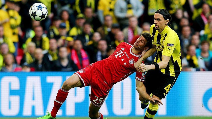 Napadač minhenskog Bajerna Tomas Miler i Subotić u finalu Lige šampiona 2013. | Foto: Getty Images