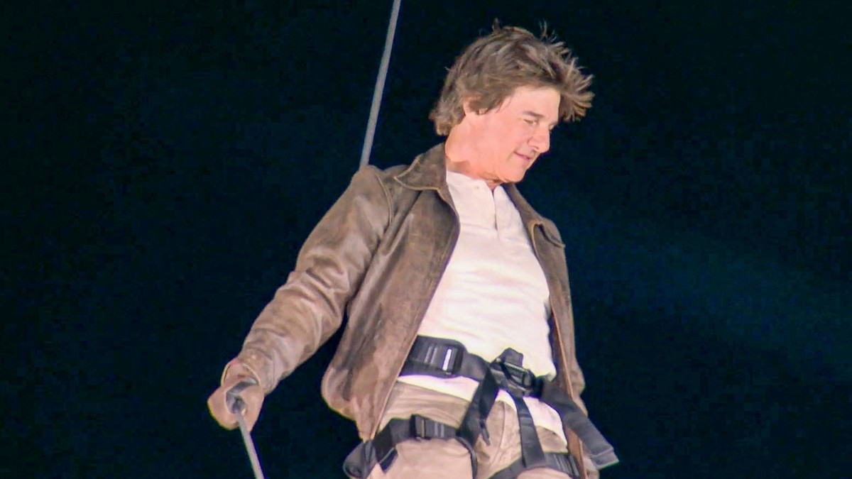 Lélegzetelállító mutatvánnyal zárta le a párizsi olimpiát Tom Cruise – videó