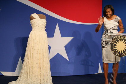 Niezwykłe suknie pierwszych dam USA z balów inauguracyjnych ostatnich 50 lat [GALERIA]