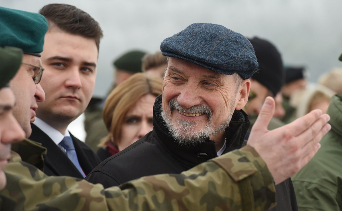 ANTONI MACIEREWICZ W ZIELONCE. POKAZ AKCJI KOMANDOSÓW I PREZENTACJA ŻOŁNIERZY OBRONY TERYTORIALNEJ