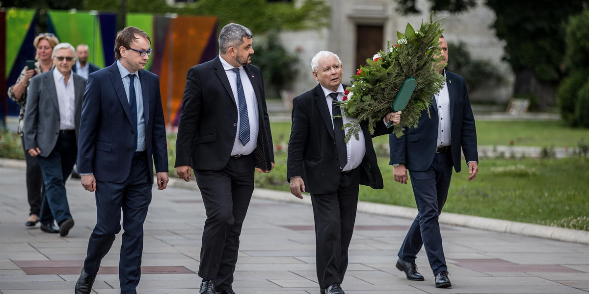 Jarosław Kaczyński przybył na Wawel w towarzystwie najważniejszych polityków PiS.