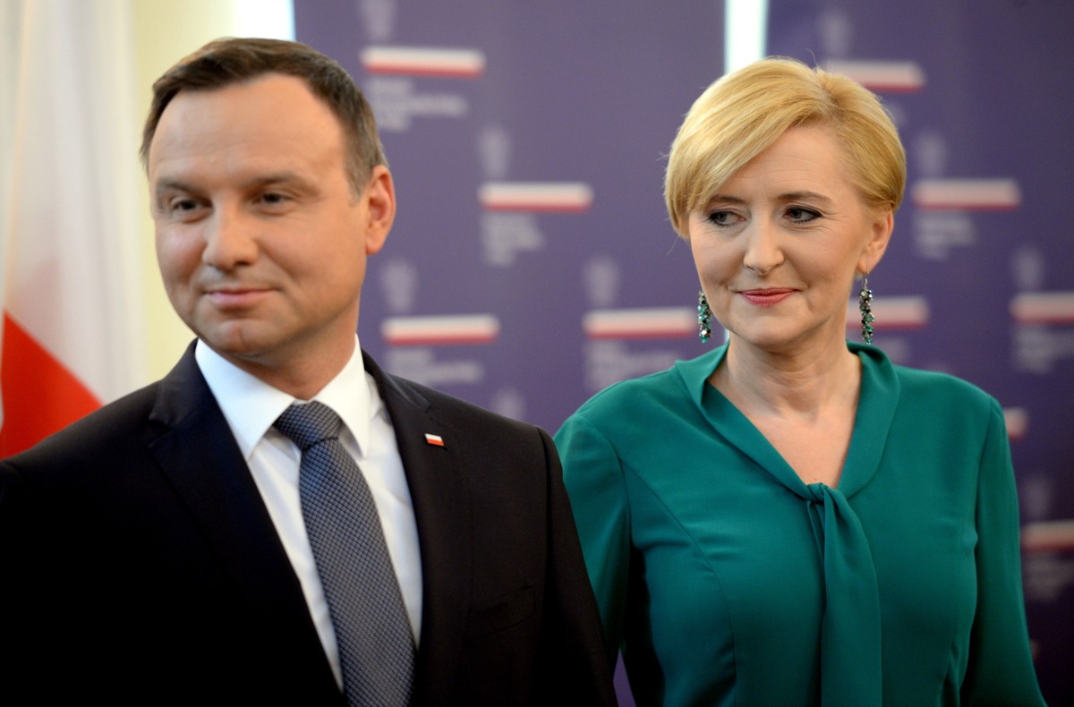 Andrzej Duda z małżonką Agatą Kornhauser-Dudą odwiedzą archikatedrę świętych Wita, Wacława i Wojciecha w Pradze. Prezydent z małżonką złożą także kwiaty na grobie prezydenta Vaclava Havla