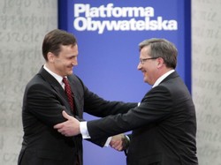 Komorowski nie poprze Platformy. Oddaje pole Tuskowi