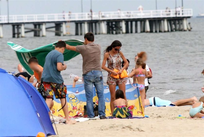 Dubieniecki z Kaczyńską na plaży. Walczy o nią?