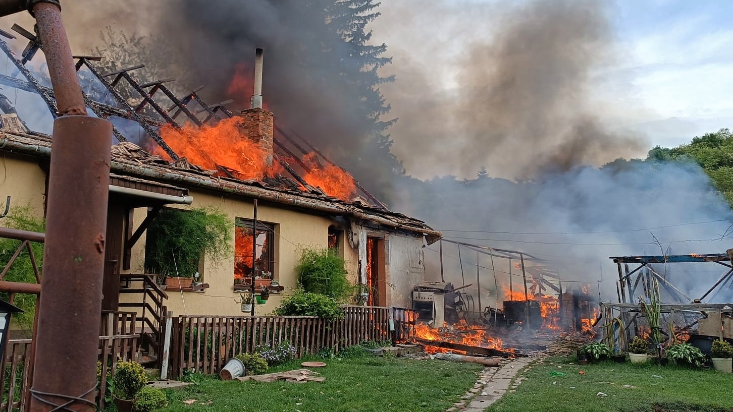 V novozámckom okrese došlo k požiaru.
