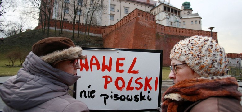 "Protesty przeciw wizytom prezesa PiS na Wawelu to zdziczenie"