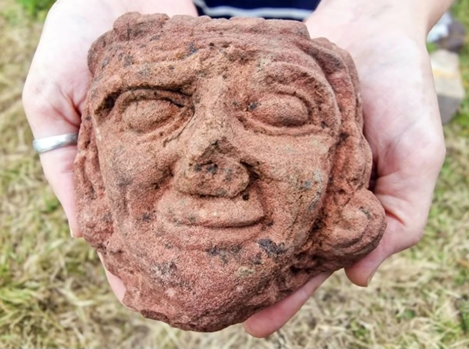 Arheolozi našli nasmejano lice iz vikinške ere