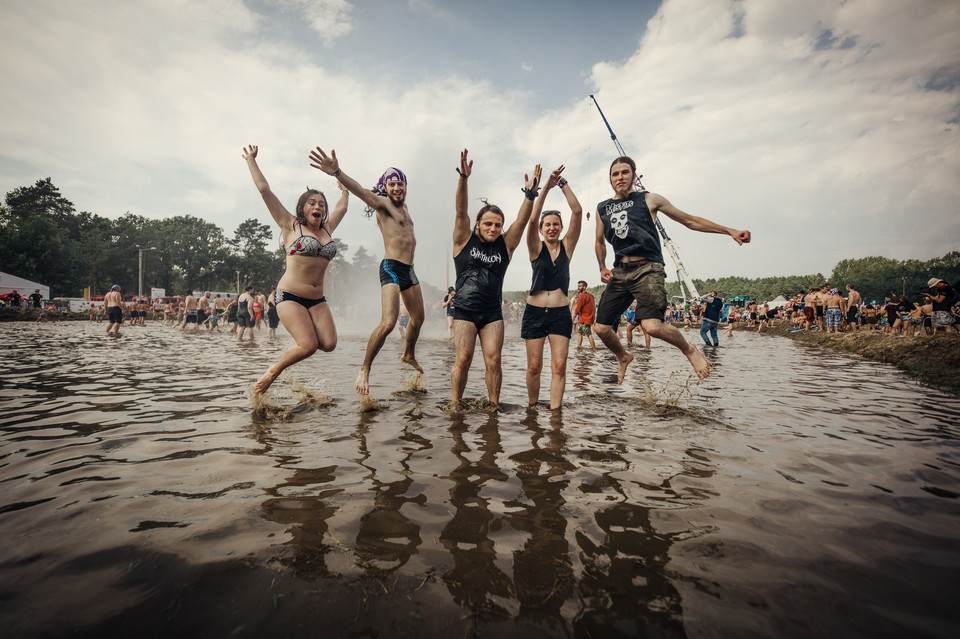 Pol'and'Rock Festival 2018: błotne kąpiele pod "grzybkiem"