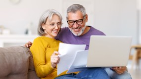 O te pieniądze mogą wnioskować osoby 65+. Lista dodatków i świadczeń