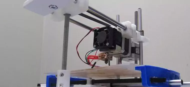 Nastolatek pokazuje jak zbudować drukarkę 3D za 200 dolarów