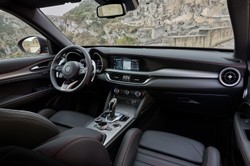 Nowa Alfa Romeo wjeżdża do Polski. Nie tylko styl zachwyca