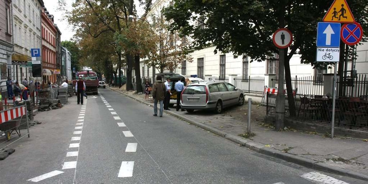 Horror przy kontrapasach! Kierowcy stracili parkingi