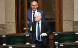 "Szczera, męska odpowiedź na chamstwo opozycji" Politycy PiS bronią Kaczyńskiego po jego słowach o "zdradzieckich mordach"