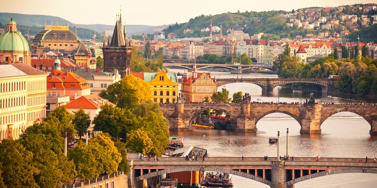 Rejestracja firmy w Czechach to rozwiązanie dla osób, które oczekują prostego systemu podatkowego, urzędowej tolerancja na opóźnienia oraz braku biurokracji