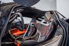 Trzech tajemniczych Polaków kupiło sobie po bestii McLarena. Jedna sztuka warta fortunę