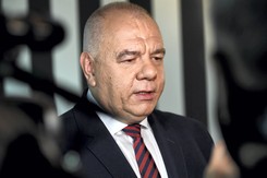 Sasin nie wycofuje się z kontrowersyjnych słów. Wymiana zdań ministra z lekarzem na Twitterze