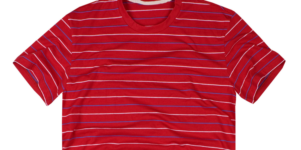 czerwony tshirt w paski