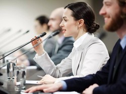 Zbadano, jak młode Polki i młodzi Polacy rozumieją i praktykują demokrację. Ciekawe obserwacje...