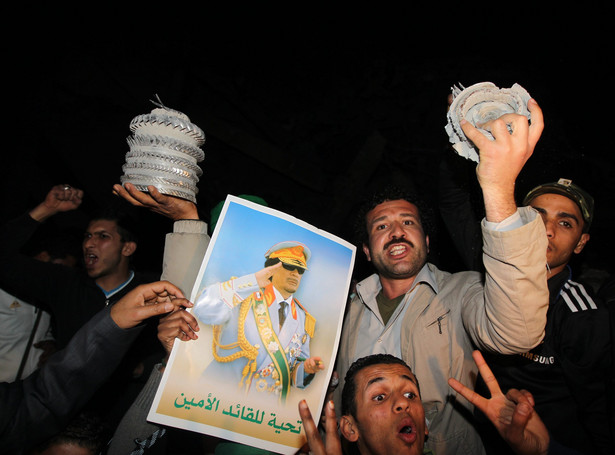 Siły Kadafiego porywają i biją mieszkańców odbitego miasta