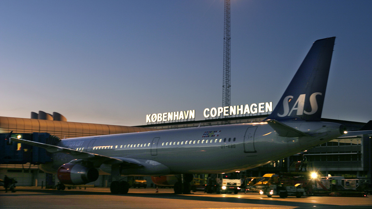 Lotnisko w Kopenhadze chwali się, że jest "bramą do północnej Europy". Mocno związane z liniami SAS nie jest w Polsce kojarzone jako przyjazne dla kieszeni przeciętnego pasażera. Ten wizerunek ma się zmienić. To wszystko dzięki nowym połączeniom do Polski, dużej efektywności lotniska, a także jego wyjątkowemu charakteru, który ma być wizytówką Kopenhagi i przekaźnikiem skandynawskich wartości.