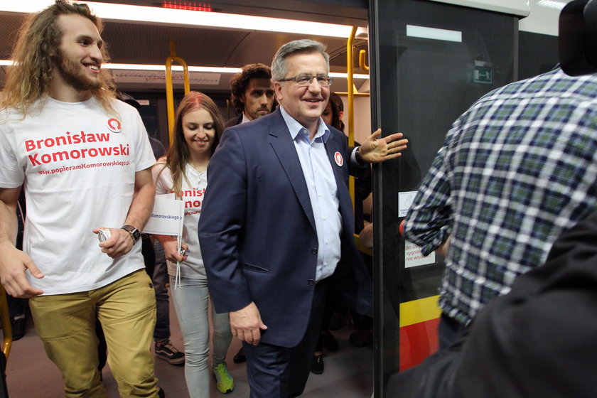 Komorowski nielegalnie agitował w metrze!